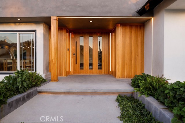 Detail Gallery Image 3 of 47 For 9742 Farralone, Chatsworth,  CA 91311 - 4 Beds | 3/1 Baths