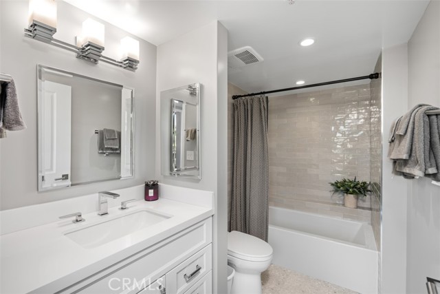 Detail Gallery Image 12 of 29 For 13700 Marina Pointe Dr #405,  Marina Del Rey,  CA 90292 - 3 Beds | 2/1 Baths