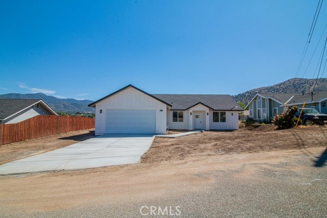 Detail Gallery Image 1 of 42 For 21104 Brentwood Dr, Tehachapi,  CA 93561 - 3 Beds | 2 Baths