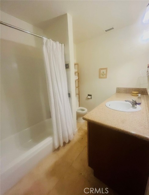 Detail Gallery Image 9 of 11 For 5311 Don Pio, Woodland Hills,  CA 91364 - 2 Beds | 2 Baths