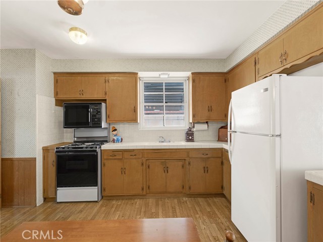 18725 Covello Street, Reseda CA: https://media.crmls.org/medias/35ce8079-0785-4959-979a-2d9d6cedad65.jpg