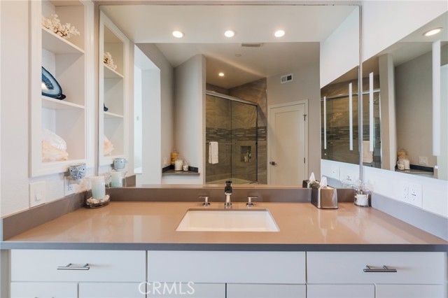 Detail Gallery Image 20 of 59 For 230 Lille Lane #113,  Newport Beach,  CA 92663 - 3 Beds | 3 Baths