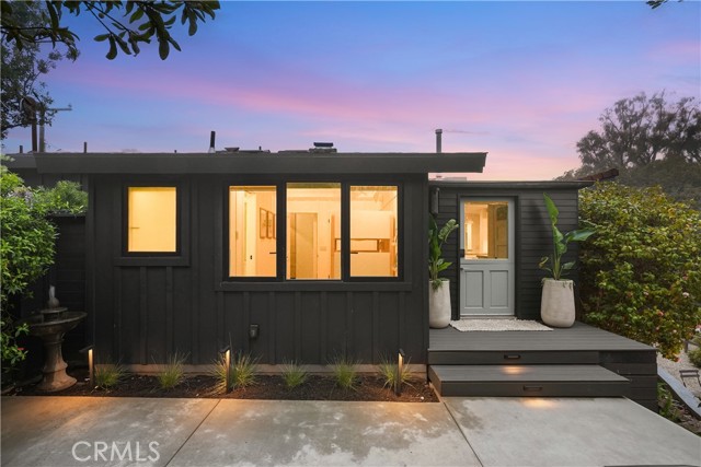 592 Bluebird Canyon Drive, Laguna Beach CA: https://media.crmls.org/medias/35d100a7-cf97-46db-b3ab-e76a4013bc96.jpg
