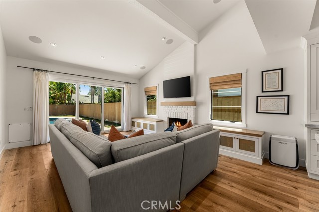 Detail Gallery Image 15 of 48 For 2080 Orange Ave, Costa Mesa,  CA 92627 - 3 Beds | 2 Baths
