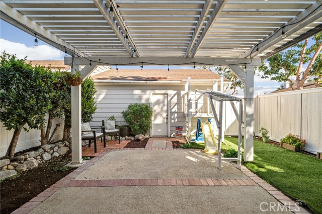 Detail Gallery Image 31 of 47 For 1693 N Mountain #D,  Upland,  CA 91784 - 3 Beds | 2/1 Baths