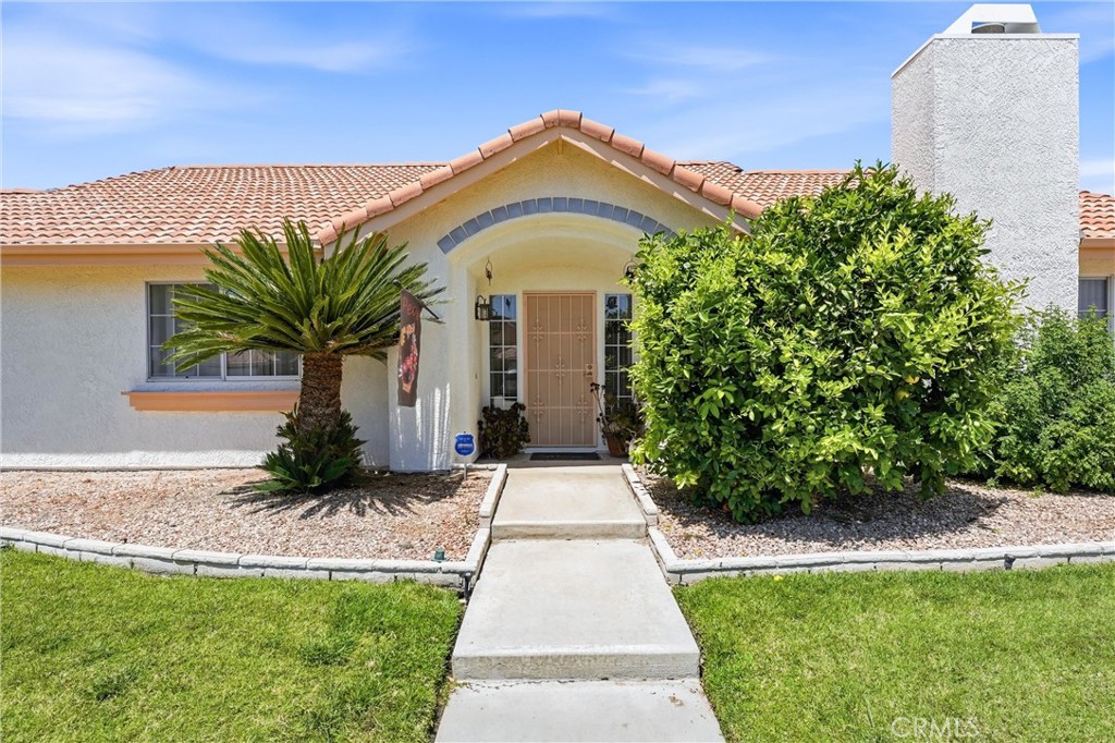 https://media.crmls.org/medias/35d30fe6-e76a-4b2b-908b-45fd0cf6893a.jpg?preset=X-Large