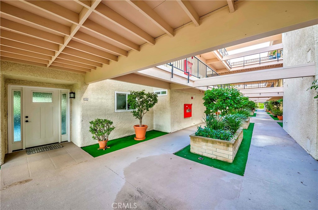 5519 Paseo Del Lago E #1A