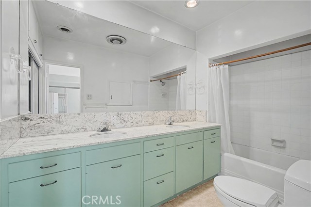 Detail Gallery Image 17 of 46 For 2125 Manhattan, Hermosa Beach,  CA 90254 - 4 Beds | 3 Baths