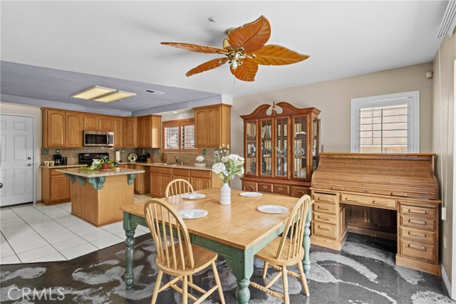 14998 Mustang Lane, Fontana CA: https://media.crmls.org/medias/35d47f6c-c47b-4540-8c96-93194ba3f724.jpg