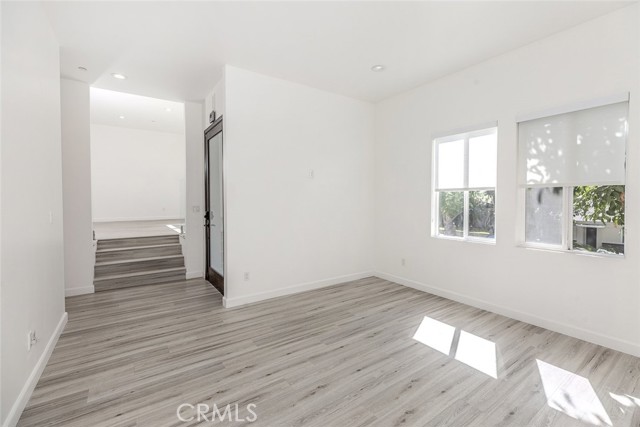 Detail Gallery Image 7 of 40 For 1039 E Santa Anita Ave, Burbank,  CA 91501 - 3 Beds | 3 Baths