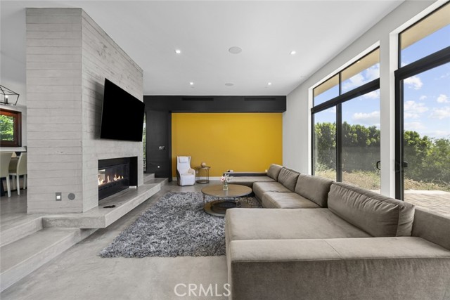 Detail Gallery Image 6 of 53 For 18177 Knoll Hill, Granada Hills,  CA 91344 - 4 Beds | 4/1 Baths