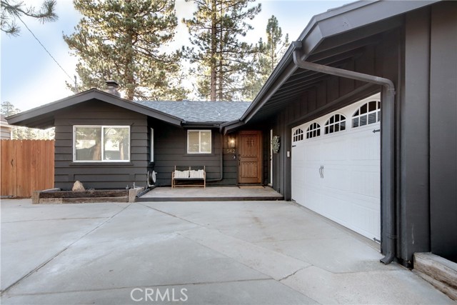 Detail Gallery Image 3 of 46 For 542 Edgemoor Rd, Big Bear Lake,  CA 92315 - 2 Beds | 2 Baths