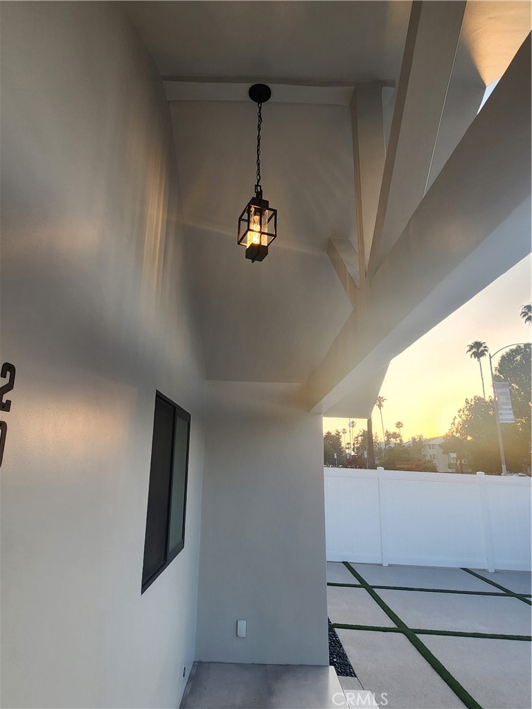 https://media.crmls.org/medias/35d6530b-8ce0-4625-b4a3-836825d5edfd.jpg?preset=X-Large