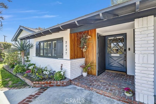 Detail Gallery Image 2 of 24 For 2237 Golden Cir, Newport Beach,  CA 92660 - 3 Beds | 2 Baths