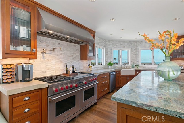 Detail Gallery Image 2 of 22 For 609 Seaward, Corona Del Mar,  CA 92625 - 4 Beds | 3 Baths