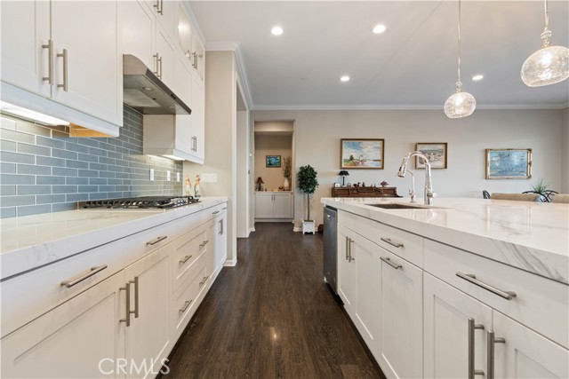 Detail Gallery Image 14 of 66 For 18619 Cedar Crest Dr, Canyon Country,  CA 91387 - 3 Beds | 2/1 Baths