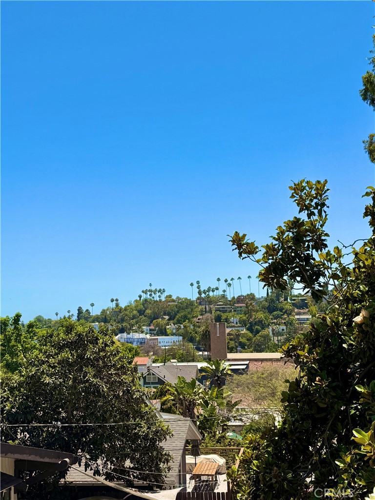 https://media.crmls.org/medias/35d6fbde-359f-4b9e-976f-c5f990a1dd96.jpg?preset=X-Large