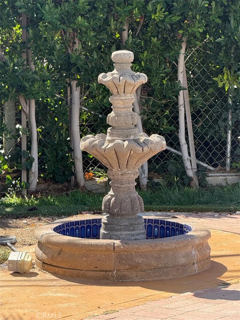 https://media.crmls.org/medias/35d78dad-7b79-48e8-ba60-01c76df89680.jpg?preset=X-Large