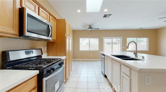 Detail Gallery Image 9 of 32 For 11368 Cactus Ave, Bloomington,  CA 92326 - 5 Beds | 3 Baths