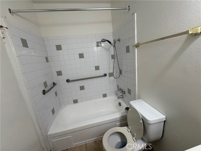 Detail Gallery Image 7 of 17 For 1123 Unit B E La Deney Ct, Ontario,  CA 91764 - 2 Beds | 1/1 Baths