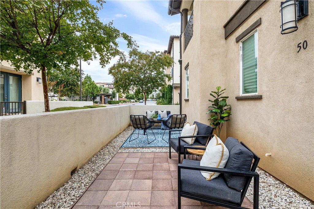 https://media.crmls.org/medias/35d90b20-16be-4430-9c51-64acfa34e5cc.jpg?preset=X-Large