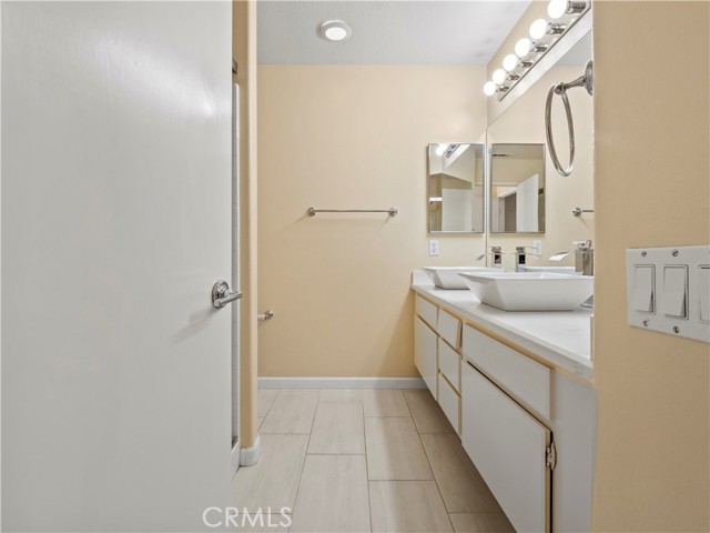 Detail Gallery Image 15 of 17 For 27024 Wolf Creek Trl #22,  Valencia,  CA 91354 - 2 Beds | 2 Baths