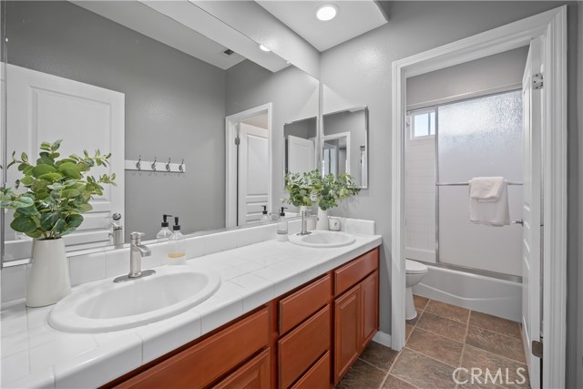 221 Silver Oak Drive, Paso Robles CA: https://media.crmls.org/medias/35d992b7-9a0d-417d-bbe4-f5f5c28b6764.jpg