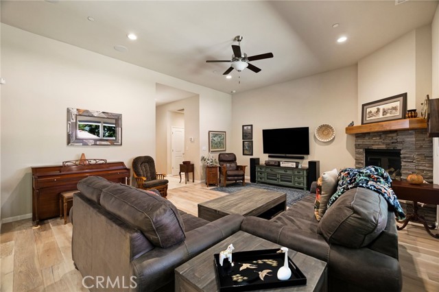 10 Harmony Park Circle, Chico CA: https://media.crmls.org/medias/35d9c227-07d0-4188-8643-86f9e47e5b2d.jpg