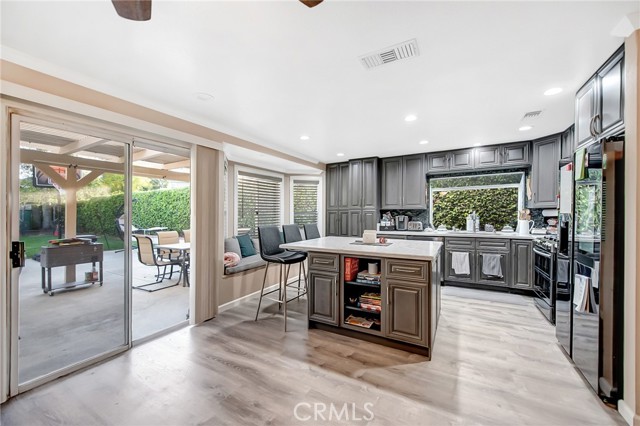 Detail Gallery Image 13 of 56 For 10 Valley Crest Rd, Simi Valley,  CA 93065 - 3 Beds | 2/1 Baths