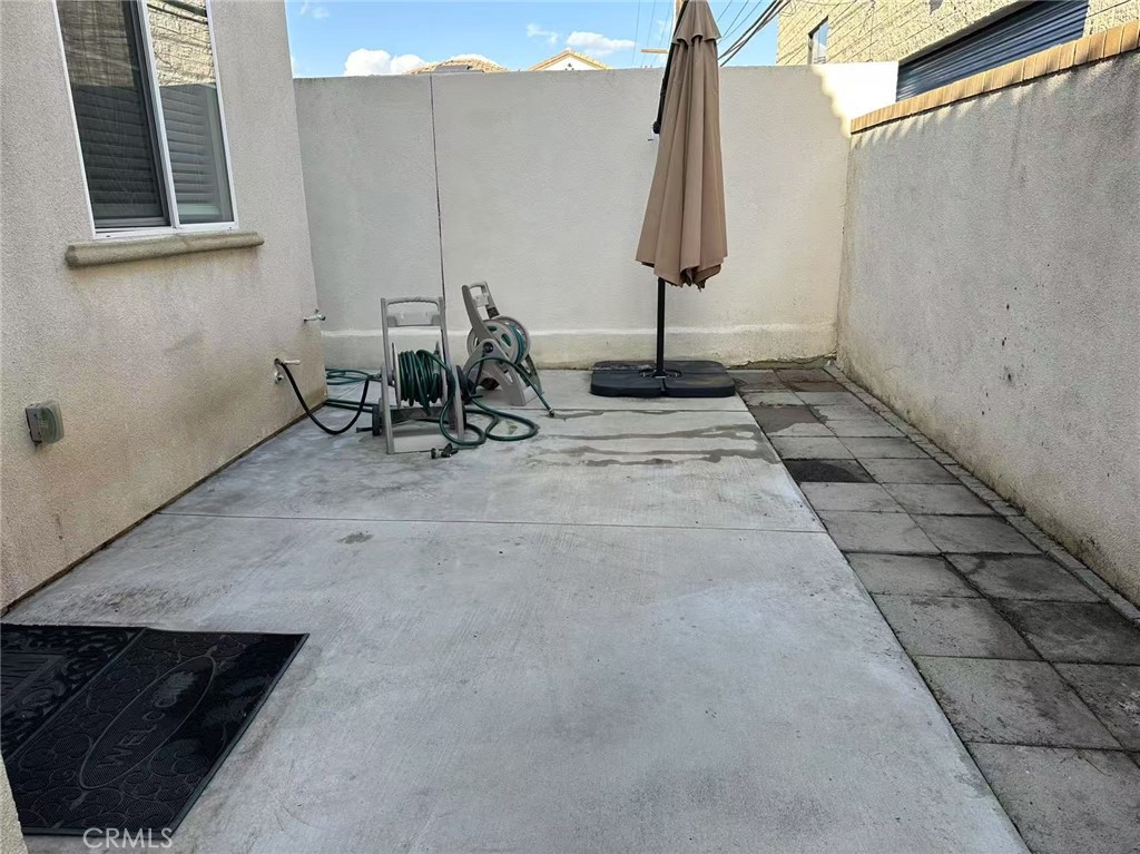 https://media.crmls.org/medias/35da5362-723c-4914-b06f-0390d0dc2d11.jpg?preset=X-Large