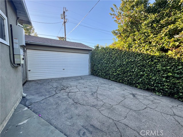 Detail Gallery Image 21 of 29 For 5821 Columbus Ave, Van Nuys,  CA 91411 - 4 Beds | 2 Baths