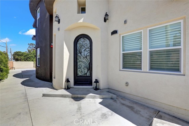 Detail Gallery Image 5 of 59 For 19002 Delaware St, Huntington Beach,  CA 92648 - 6 Beds | 5/1 Baths