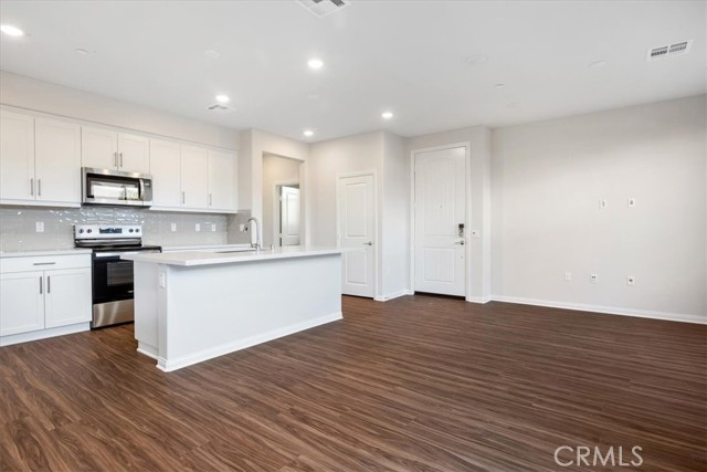 Detail Gallery Image 6 of 16 For 1447 Prairie Rose Ln, Upland,  CA 91786 - 3 Beds | 2/1 Baths