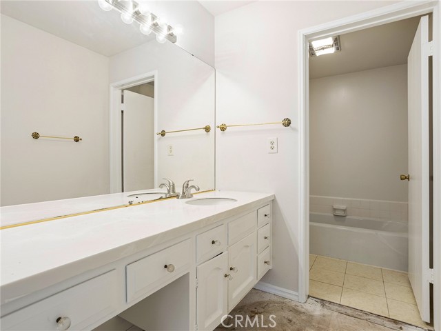 6724 Hillpark Drive, 302 photo 20