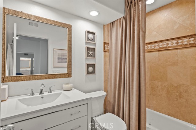 720 Manhattan Beach, Manhattan Beach, California 90266, 2 Bedrooms Bedrooms, ,2 BathroomsBathrooms,Residential,For Sale,Manhattan Beach,SB26077067