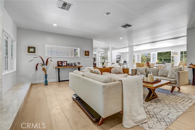 Detail Gallery Image 8 of 41 For 4936 Matula Dr, Tarzana,  CA 91356 - 3 Beds | 3 Baths