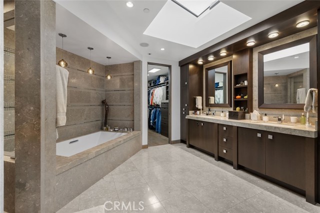 8 Beacon Bay, Newport Beach CA: https://media.crmls.org/medias/35de365b-9469-4d1c-a9be-7ac66ae58ce2.jpg