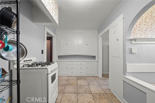 Detail Gallery Image 8 of 23 For 310 North Pacific Coast Highway, Redondo Beach,  CA 90277 - 2 Beds | 1 Baths