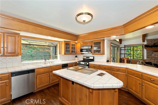 Detail Gallery Image 15 of 53 For 27336 Alpen Dr, Lake Arrowhead,  CA 92352 - 4 Beds | 4/1 Baths