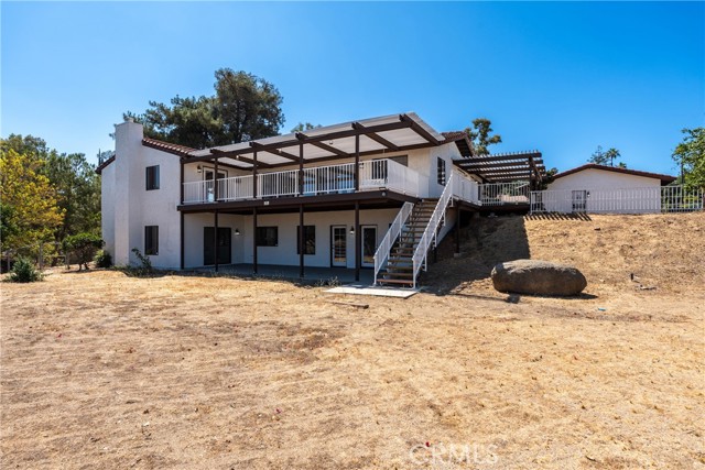 16066 Rancho Verde Circle, Riverside CA: https://media.crmls.org/medias/35e077d7-92eb-446b-80b7-e94a7e30eba1.jpg