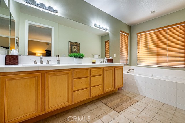 3884 Whistle Train Road, Brea CA: https://media.crmls.org/medias/35e0c0e6-4740-495b-9778-feb1bbcd99cc.jpg