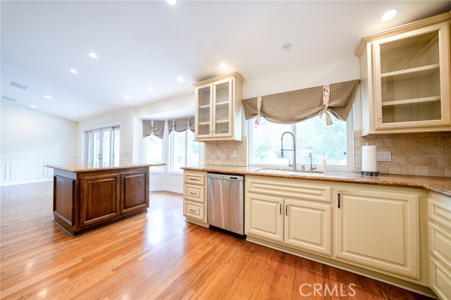 Detail Gallery Image 11 of 42 For 18337 Chatham Ln, Porter Ranch,  CA 91326 - 4 Beds | 2/1 Baths