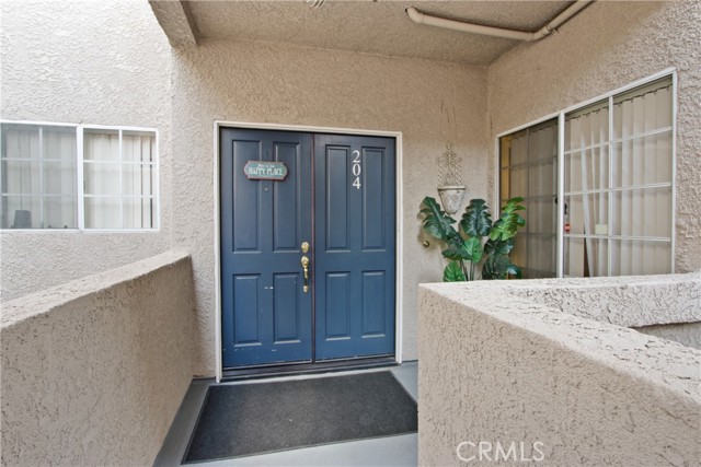 Detail Gallery Image 2 of 19 For 4561 Warner Ave #204,  Huntington Beach,  CA 92649 - 3 Beds | 2 Baths