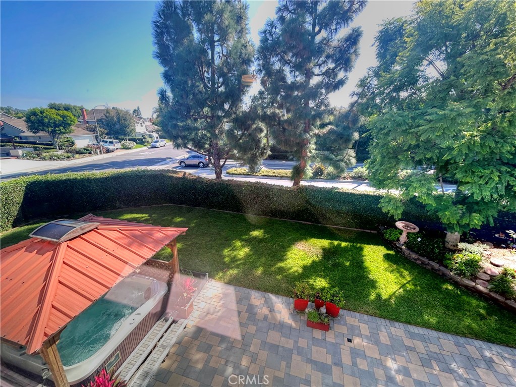 https://media.crmls.org/medias/35e2a066-dcb9-46ce-bb15-fe2fe908518f.jpg?preset=X-Large