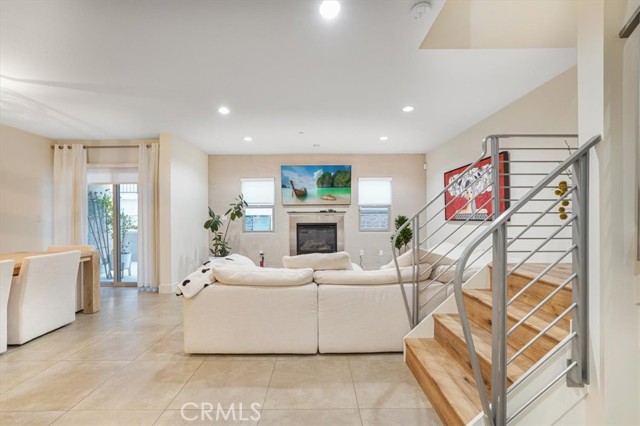 Detail Gallery Image 4 of 25 For 11023 Fruitland Dr #104,  Studio City,  CA 91604 - 3 Beds | 4 Baths