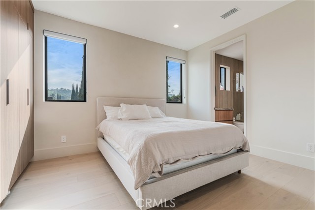 Detail Gallery Image 19 of 46 For 5075 Enfield, Encino,  CA 91316 - 4 Beds | 5 Baths