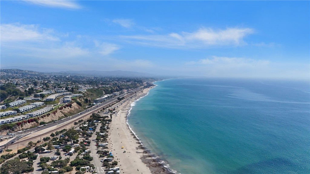 https://media.crmls.org/medias/35e401b0-7ed5-4325-b8f2-b85d9227ce7f.jpg?preset=X-Large