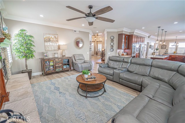 Detail Gallery Image 14 of 53 For 23321 Cuestport Dr, Valencia,  CA 91354 - 5 Beds | 4 Baths