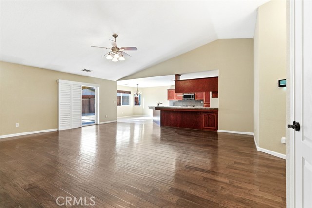 Detail Gallery Image 17 of 54 For 2431 S Cedar, Visalia,  CA 93292 - 3 Beds | 2 Baths