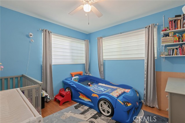 10022 Gothic Avenue, North Hills CA: https://media.crmls.org/medias/35e4861d-f850-47e9-a6f3-cf3f39ed981a.jpg